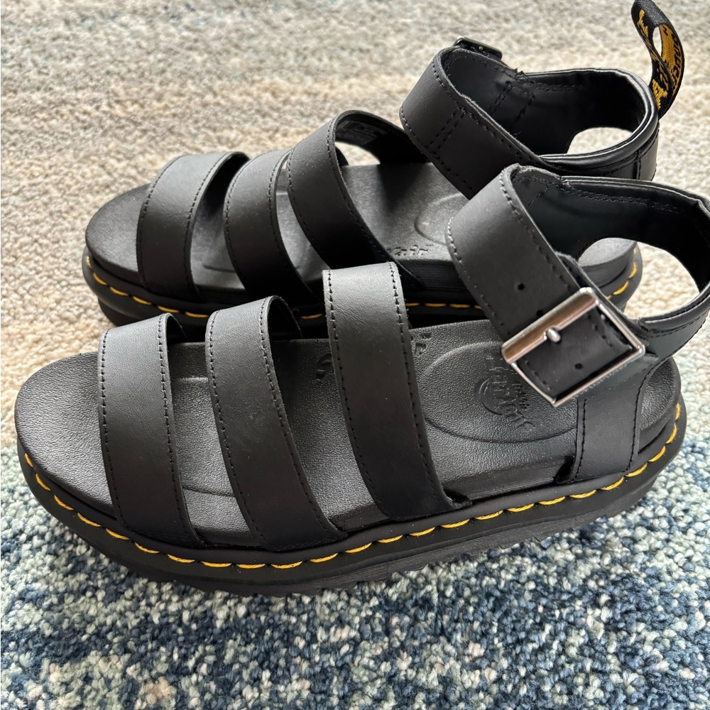 WOMEN'S DR. MARTENS BLAIRE PLATFORM SANDALS Size 7